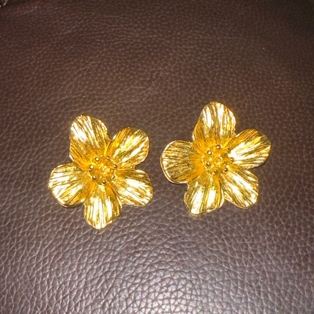 VTG Gold Tone Flower Stud Earrings Textured Floral Statement Botanical Jewelry